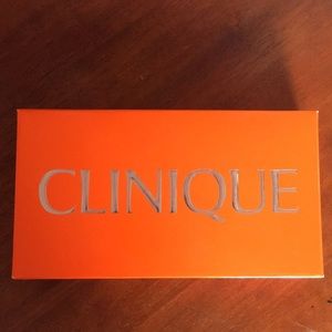 Clinique “Happiness in Colour” set